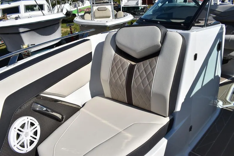 Slide: The Image of Monterey 255SS 2023 - 76