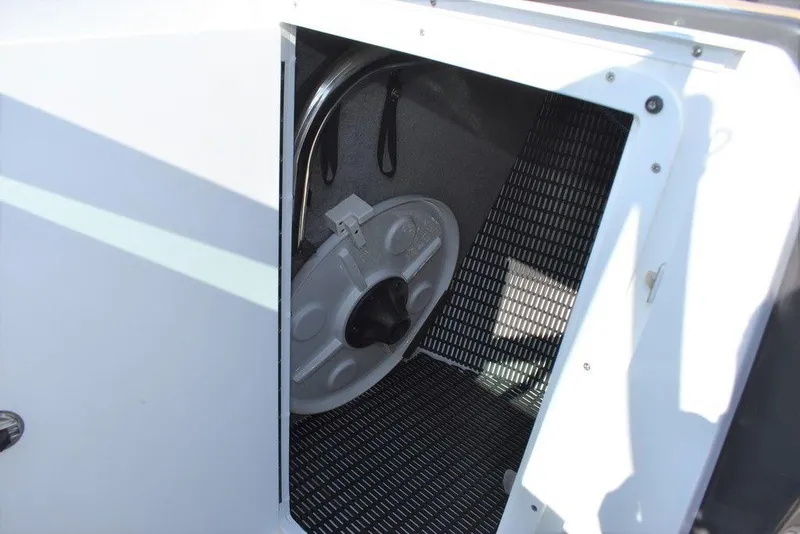 Slide: The Image of Monterey 255SS 2023 - 78