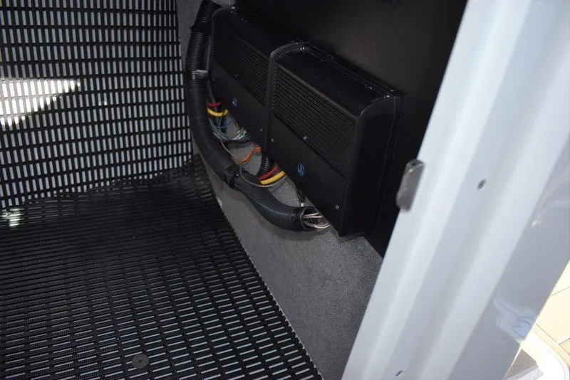 Slide: The Image of Monterey 255SS 2023 - 79