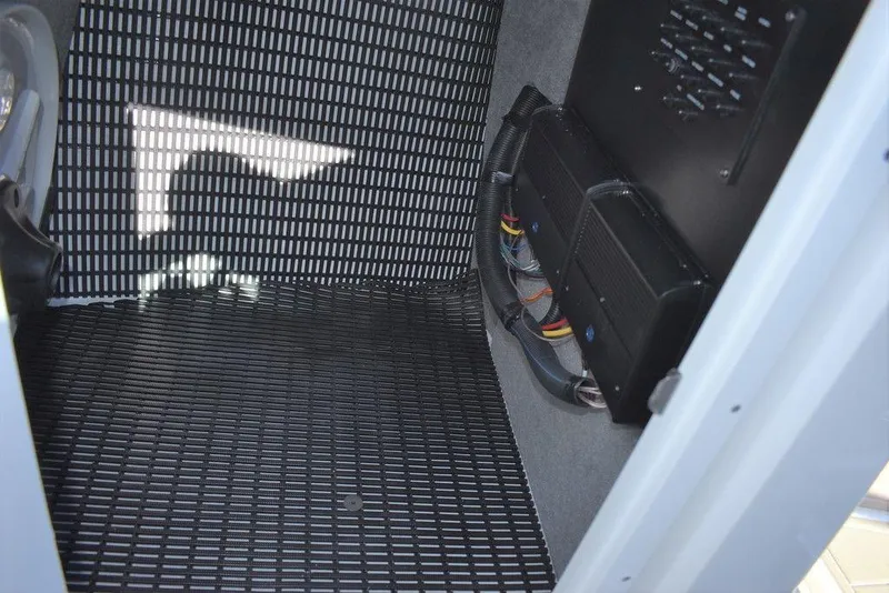 Slide: The Image of Monterey 255SS 2023 - 80