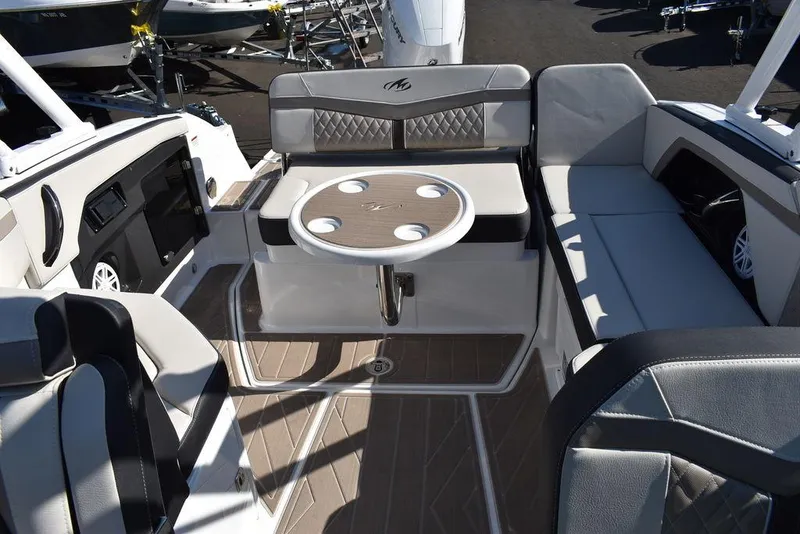 Slide: The Image of Monterey 255SS 2023 - 81