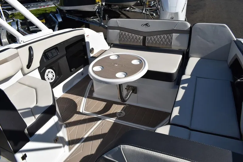 Slide: The Image of Monterey 255SS 2023 - 82