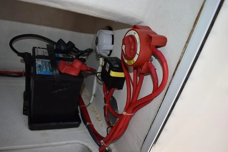 Slide: The Image of 2015 Steiger Craft 255 Center Console battery and wiring setup. - 40