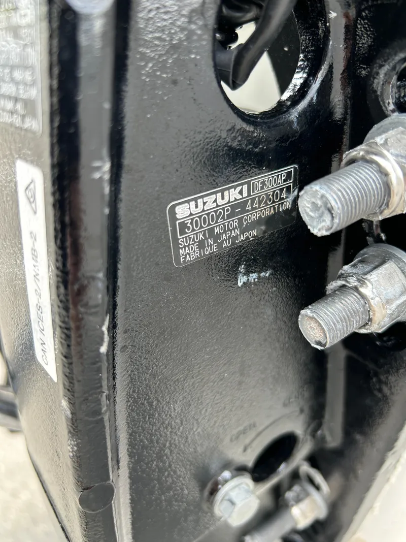 Slide: The Image of Close-up of Suzuki motor part on 2025 Grand Inflatables G850. - 31