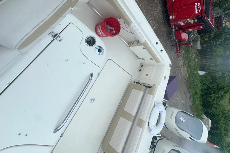 Slide: The Image of 2005 Hydra-Sports Vector 3300 VX boat interior with seating and equipment. - 23