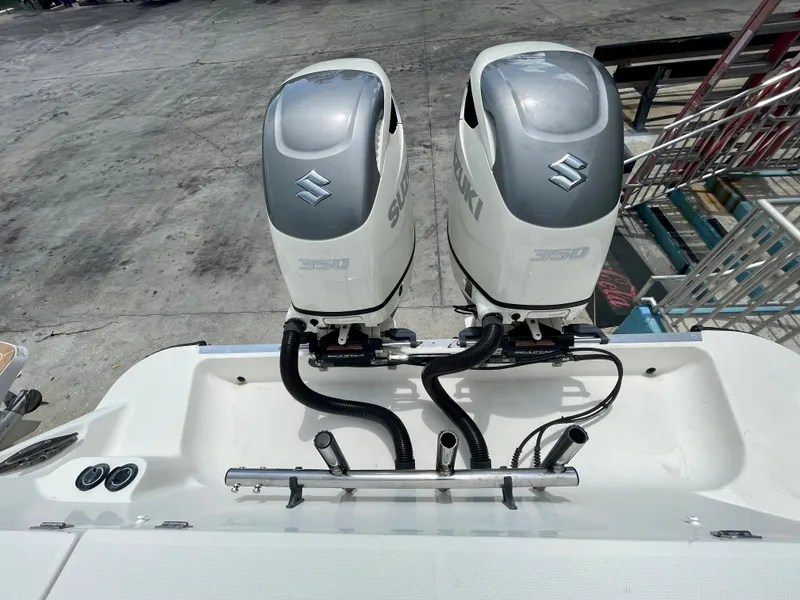 Slide: The Image of 2005 Hydra-Sports Vector 3300 VX with twin Suzuki outboard motors. - 5