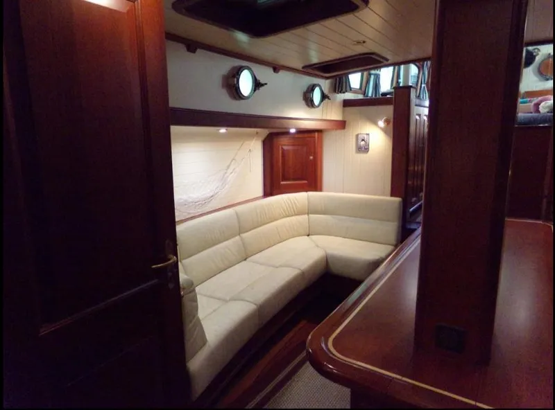 Slide: The Image of Starboard Settee/Island - 31