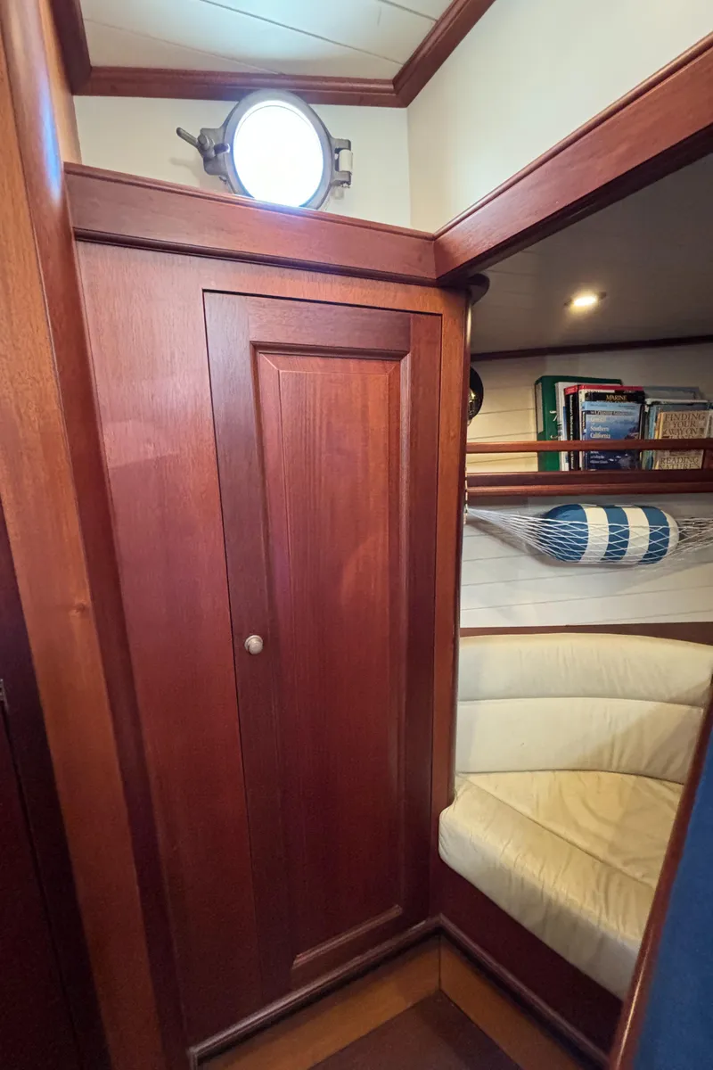 Slide: The Image of V Berth Closet 1 - 37