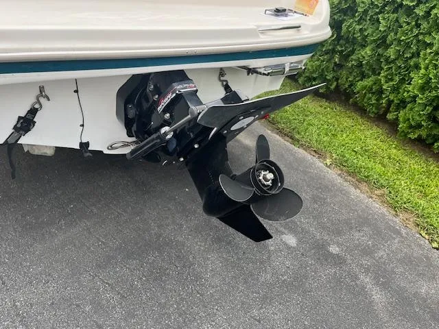 Slide: The Image of Bayliner 2050 Capri DX/LX 2000 - 6