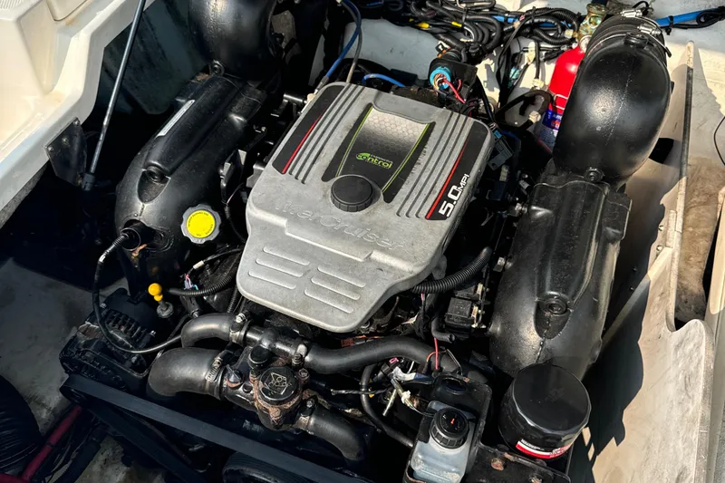 Slide: The Image of SeaRay 240 Sundeck, Sea Ray 240 SunDeck, SeaRay, Chapparal, Cobalt, Regal, Cruising Boat, Runabout, Dual Console, Bowrider, Affordable Boat - 16