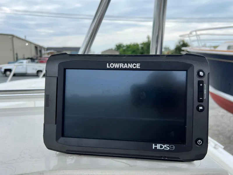 Slide: The Image of Lowrance HDS9 marine GPS device on a 1998 Fountain 31 CC boat. - 10