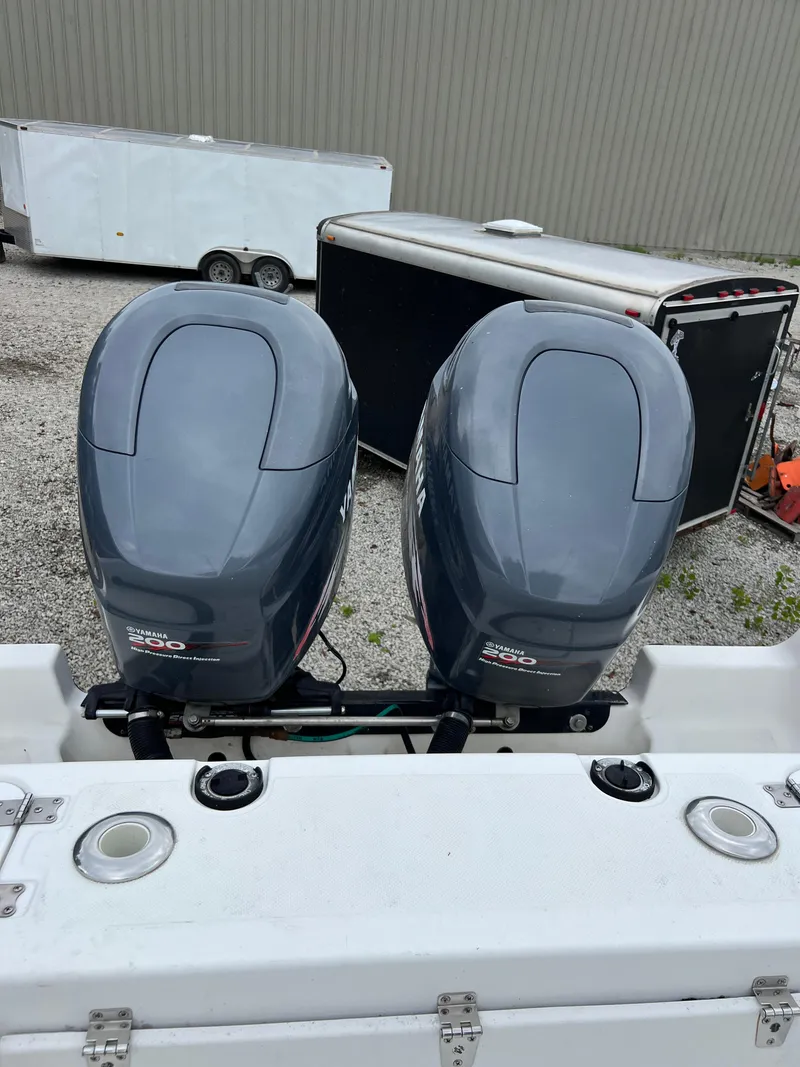 Slide: The Image of Twin Yamaha 200 outboard motors on a 1998 Fountain 31 CC boat. - 6