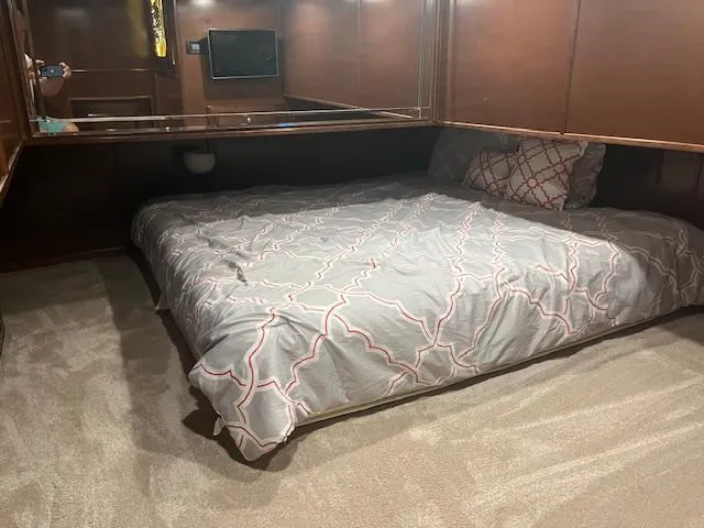 Slide: The Image of Cozy bedroom in 2010 Stardust Cruisers houseboat with modern decor and comfortable bedding. - 27