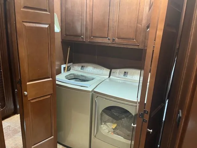 Slide: The Image of Laundry area in 2010 Stardust Cruisers houseboat with washer and dryer. - 32