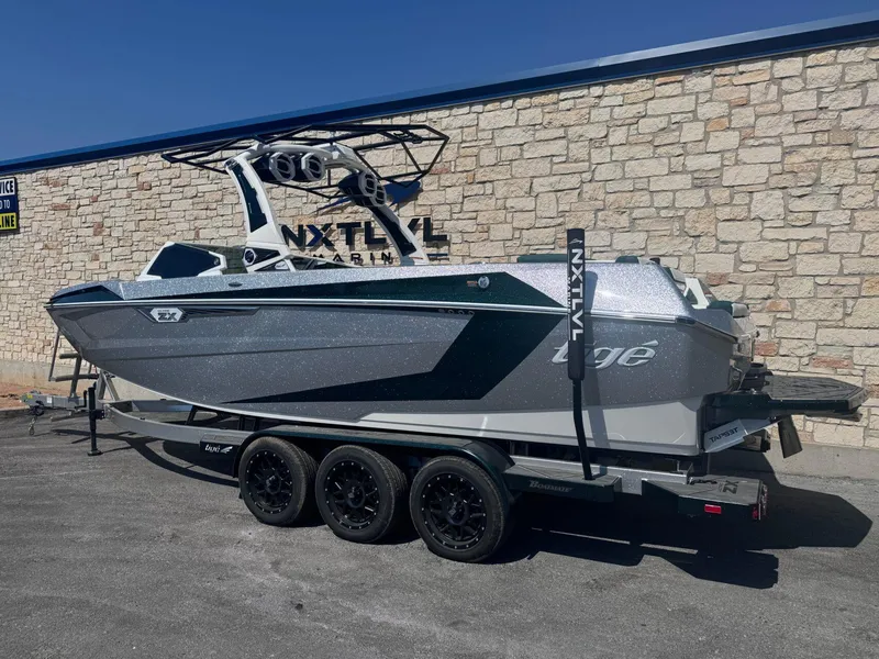 Slide: The Image of Tigé Ultré 25ZX 2025 - 4