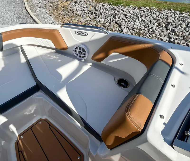 Slide: The Image of Chaparral 21 SSi OB 2025 - 11