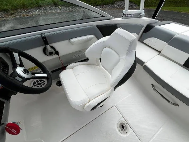 Slide: The Image of Chaparral 21 SSi OB 2022 - 56