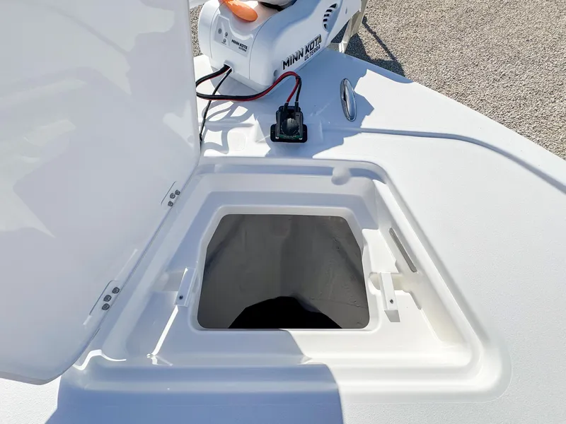 Slide: The Image of 2024 Caymas 28 HB boat hatch with Minn Kota trolling motor. - 27