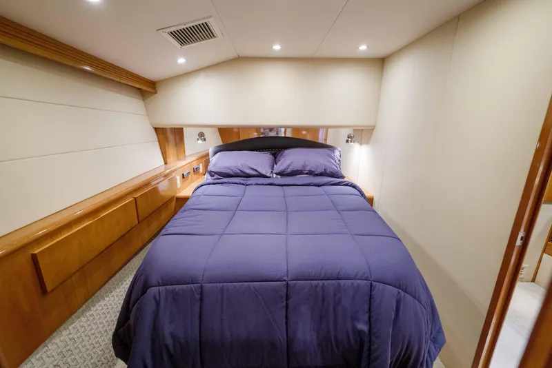 Slide: The Image of Hatteras 50 Tide Up II - Master Stateroom - 19