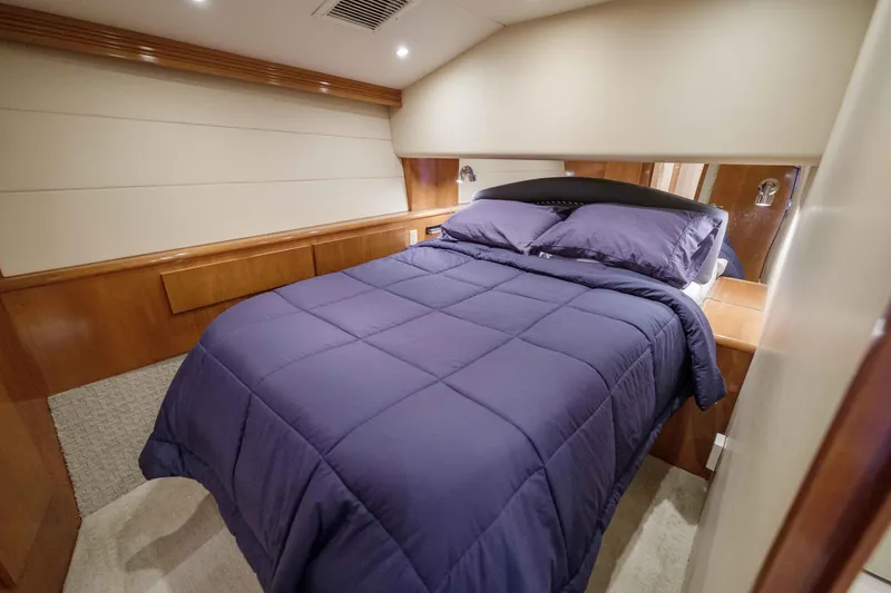 Slide: The Image of Hatteras 50 Tide Up II - Master Stateroom - 20