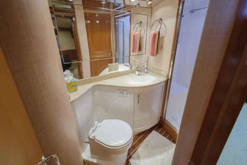 Slide: The Image of Hatteras 50 Tide Up II - Master Head - 22