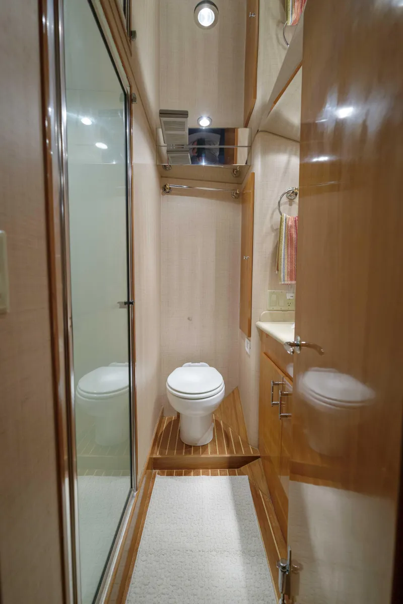 Slide: The Image of Hatteras 50 Tide Up II - VIP Head - 25