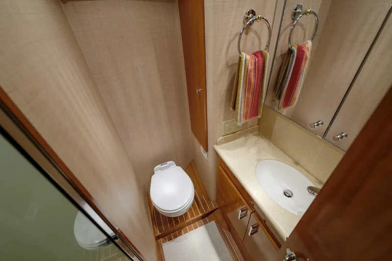 Slide: The Image of Hatteras 50 Tide Up II - VIP Head - 26