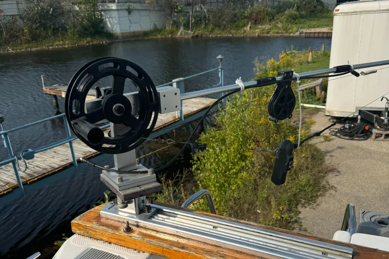 Slide: The Image of Fishing equipment on a 1996 Bayliner 2452 Ciera Express Hardtop by a dock. - 11