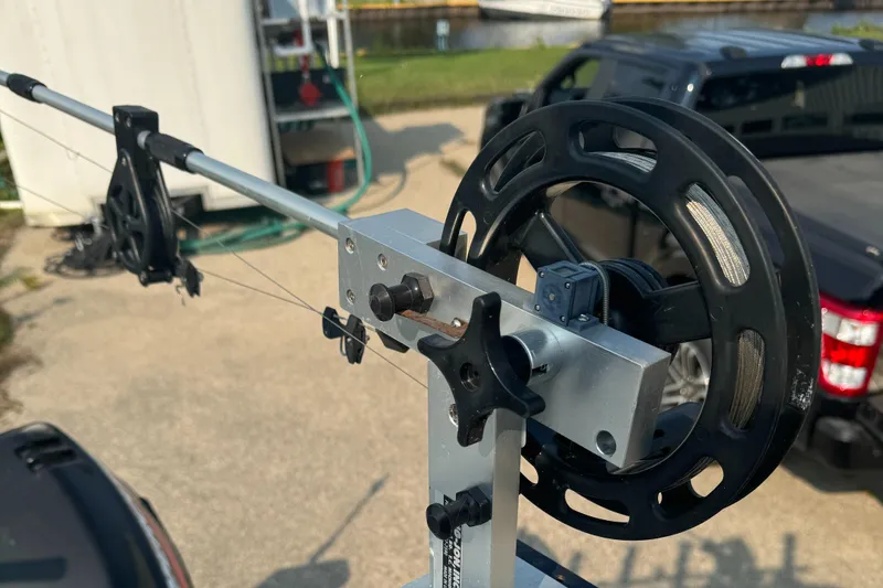 Slide: The Image of Fishing rod holder on a 1996 Bayliner 2452 Ciera Express Hardtop boat. - 13