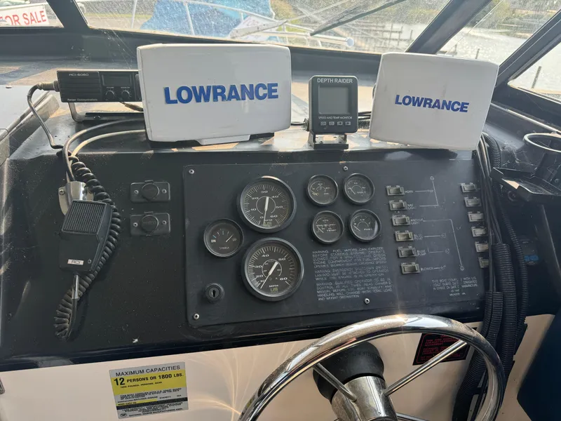 Slide: The Image of Control panel of a 1996 Bayliner 2452 Ciera Express Hardtop with Lowrance navigation systems. - 5