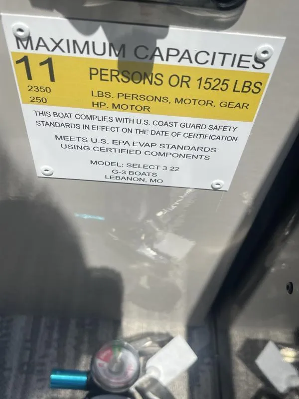 Slide: The Image of Capacity label on 2025 G3 SunCatcher V322 RC boat, max 11 people or 1525 lbs. - 9
