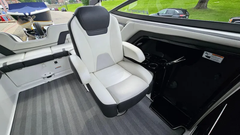 Slide: The Image of 2019 Yamaha Boats 242 LIMITED S E SERIES interior with captain's chair and sleek design. - 11