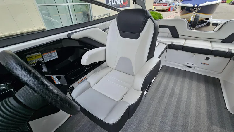 Slide: The Image of 2019 Yamaha Boats 242 LIMITED S E SERIES interior with captain's chair and steering wheel. - 12