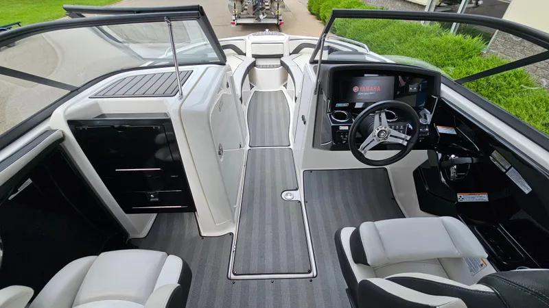 Slide: The Image of 2019 Yamaha Boats 242 LIMITED S E SERIES interior with sleek design and modern dashboard. - 15