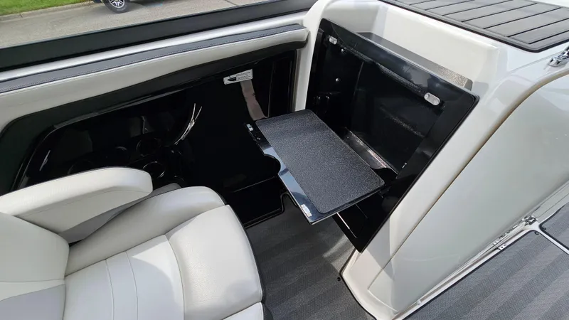 Slide: The Image of 2019 Yamaha Boats 242 LIMITED S E SERIES interior with fold-out table and seating. - 26