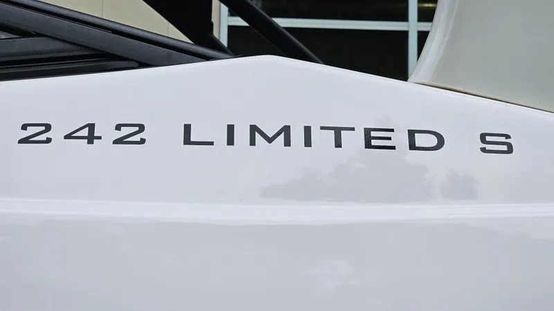 Slide: The Image of 2019 Yamaha Boats 242 Limited S E Series logo on white surface. - 32