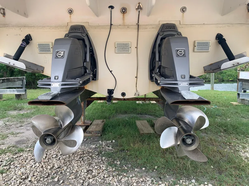 Slide: The Image of 2006 Monterey 302 Cruiser with dual Volvo Penta outdrives, displayed on a grassy area. - 5
