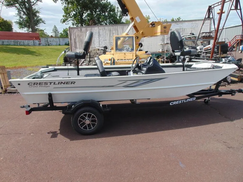 Slide: The Image of Crestliner 1700 Ridge 2025 - 3