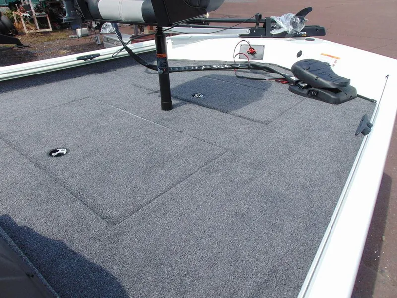 Slide: The Image of Crestliner 1700 Ridge 2025 - 5