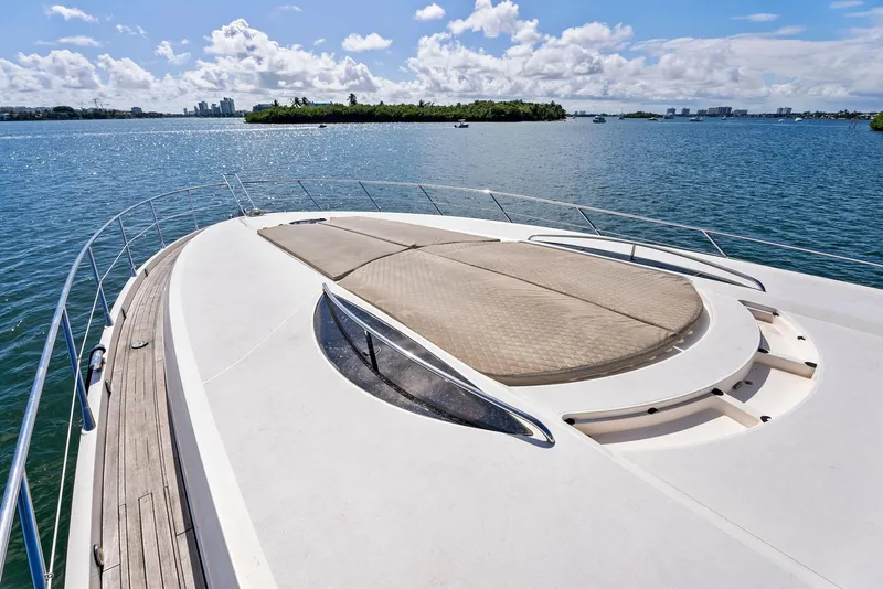 Slide: The Image of Sunseeker Predator 75 yacht deck, 2001 model, cruising on a sunny day. - 19