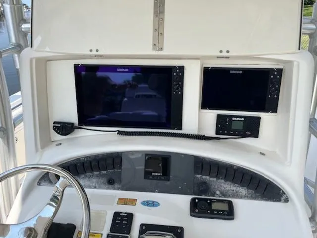 Slide: The Image of Boston Whaler 320 Outrage 2003 - 4