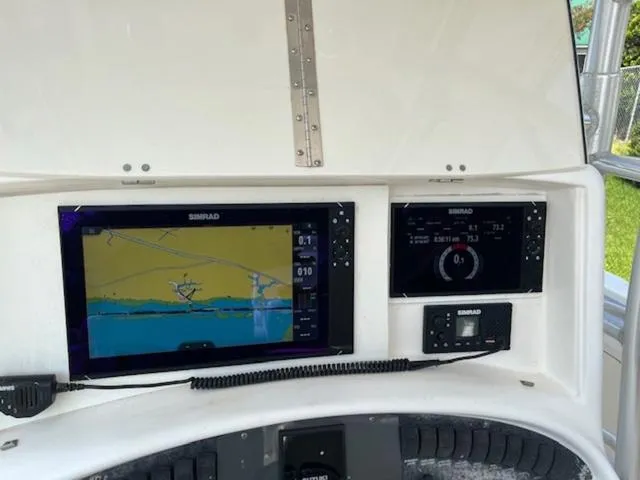 Slide: The Image of Boston Whaler 320 Outrage 2003 - 5