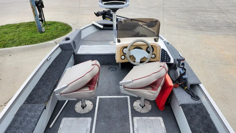 Slide: The Image of 1995 MirroCraft GUIDE IMPACT 16 V boat interior with dual seats and steering console. - 11