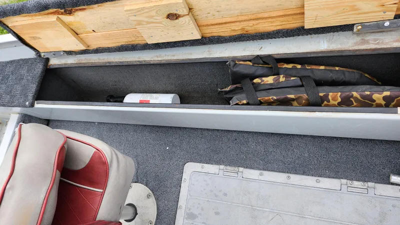 Slide: The Image of Interior of 1995 MirroCraft GUIDE IMPACT 16 V boat with storage compartment and seating. - 15