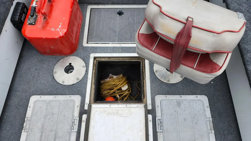 Slide: The Image of Interior of 1995 MirroCraft GUIDE IMPACT 16 V boat with storage compartments and equipment. - 17