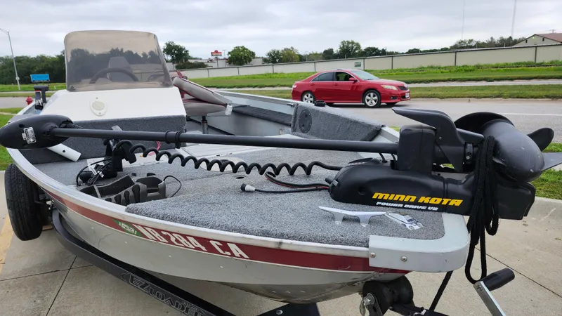 Slide: The Image of 1995 MirroCraft GUIDE IMPACT 16 V boat with Minn Kota motor on trailer. - 4