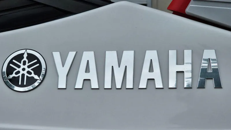 Slide: The Image of Close-up of Yamaha logo on 2018 Yamaha Boats 212 X. - 28
