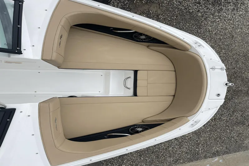 Slide: The Image of Sea Ray 19 SPX 2023 - 11