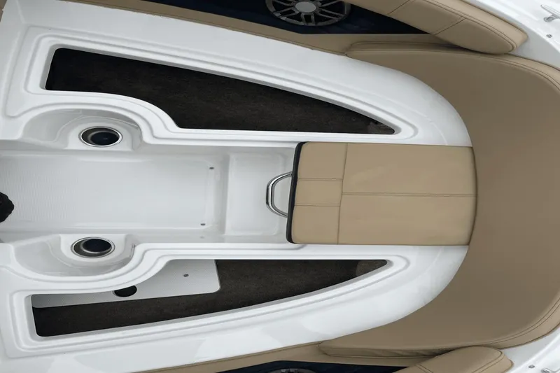 Slide: The Image of Sea Ray 19 SPX 2023 - 12