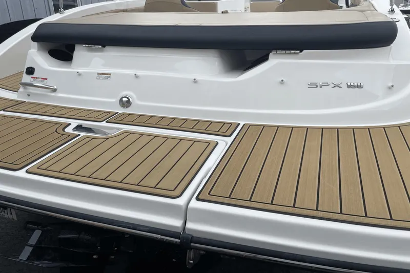 Slide: The Image of Sea Ray 19 SPX 2023 - 13